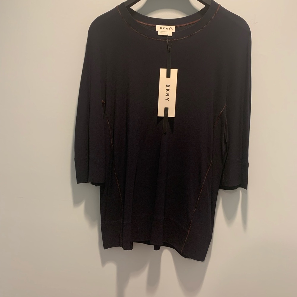 DKNY classic M 100% viscose rayon, Blouse NWT.
